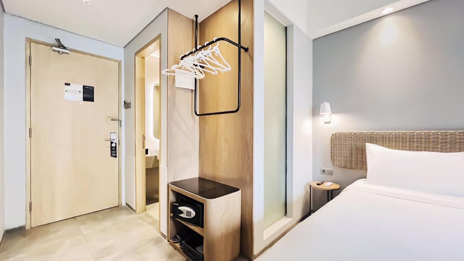 Neo Hotel Puri Indah Jakarta Buitenkant foto